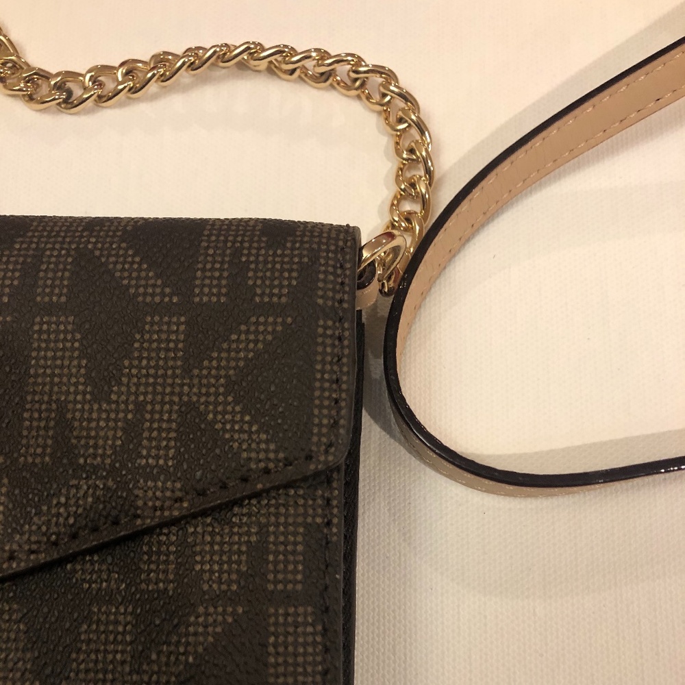 Michael Kors Convertible Crossbody Clutch NWT - Picture 2 of 5